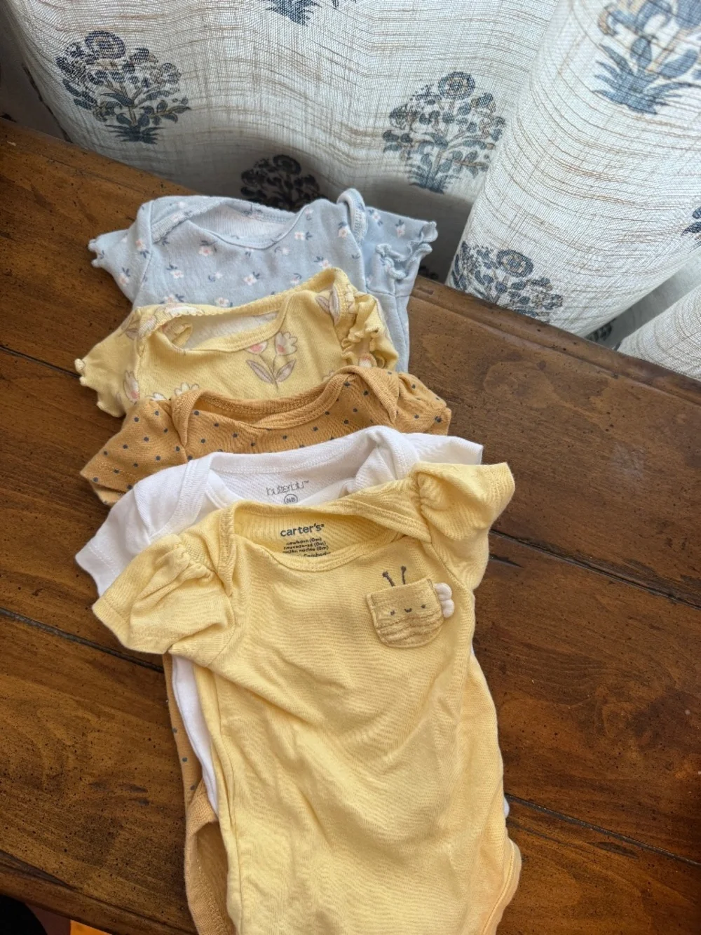 5-Piece Newborn Onesie Bundle – Like New